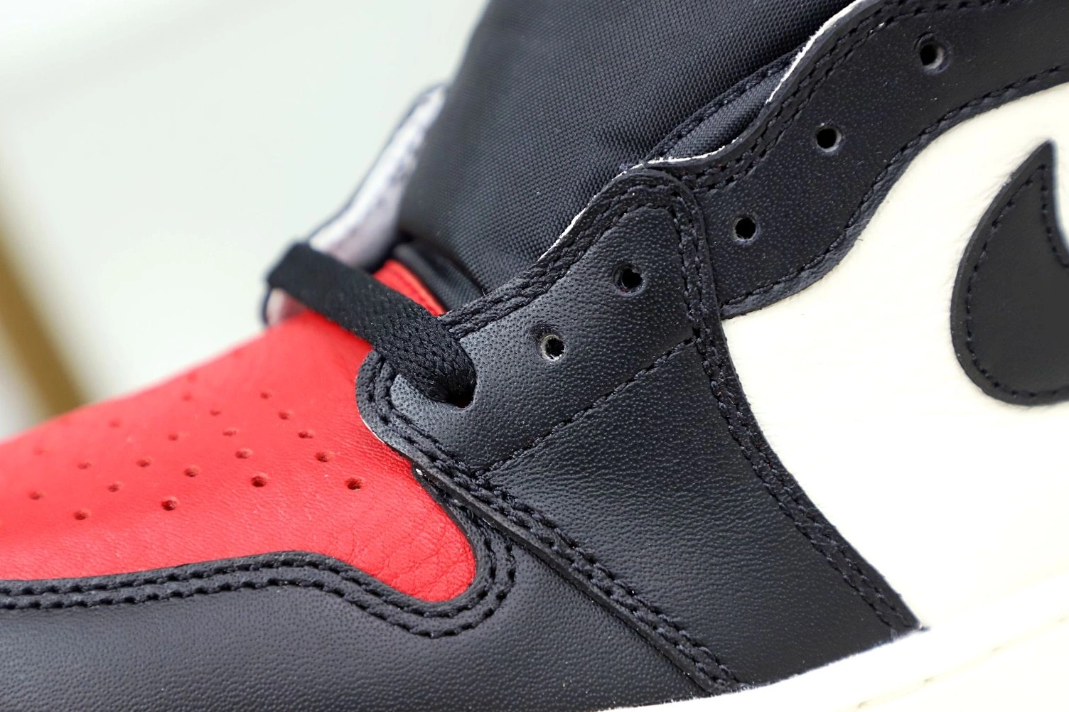 TOE' JORDAN HIGH 'BRED 1 OG AIR RETRO 0104